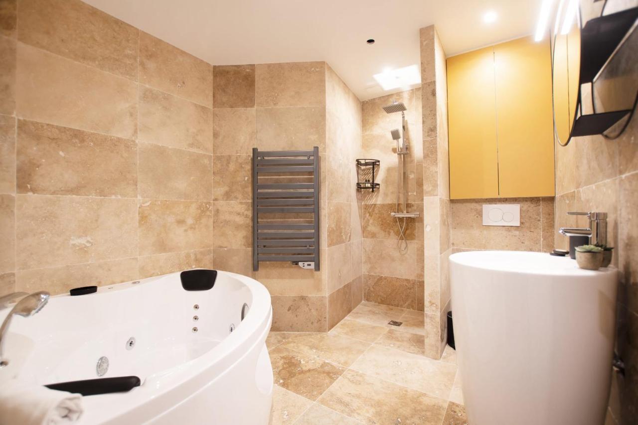 Guestready - Studio With Jacuzzi In The 10 Th Διαμέρισμα Παρίσι Εξωτερικό φωτογραφία